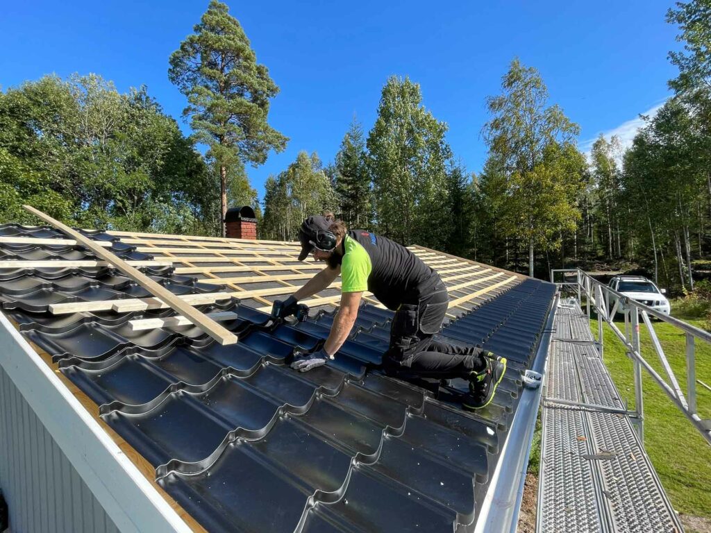 Nytt plåttak takläggning byggföretag Örebro